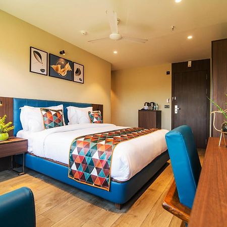 Hotel Sadbhav Villa Surat Esterno foto