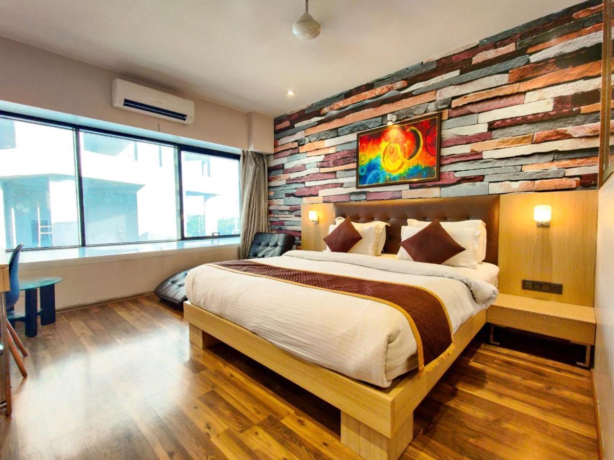 Hotel Sadbhav Villa Surat Esterno foto