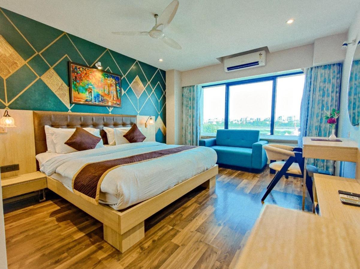 Hotel Sadbhav Villa Surat Esterno foto
