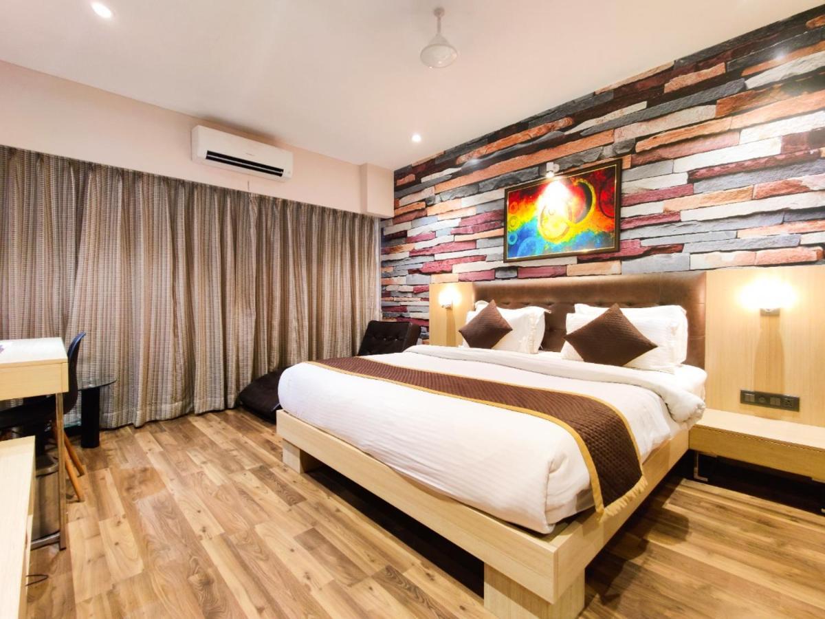 Hotel Sadbhav Villa Surat Esterno foto