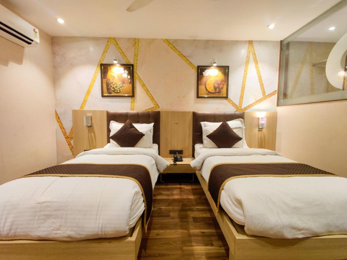 Hotel Sadbhav Villa Surat Esterno foto