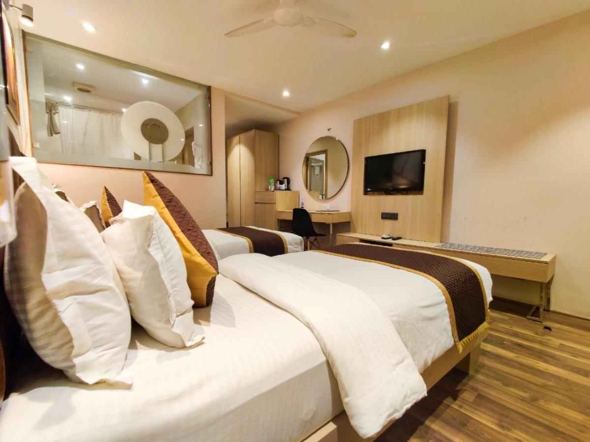 Hotel Sadbhav Villa Surat Esterno foto