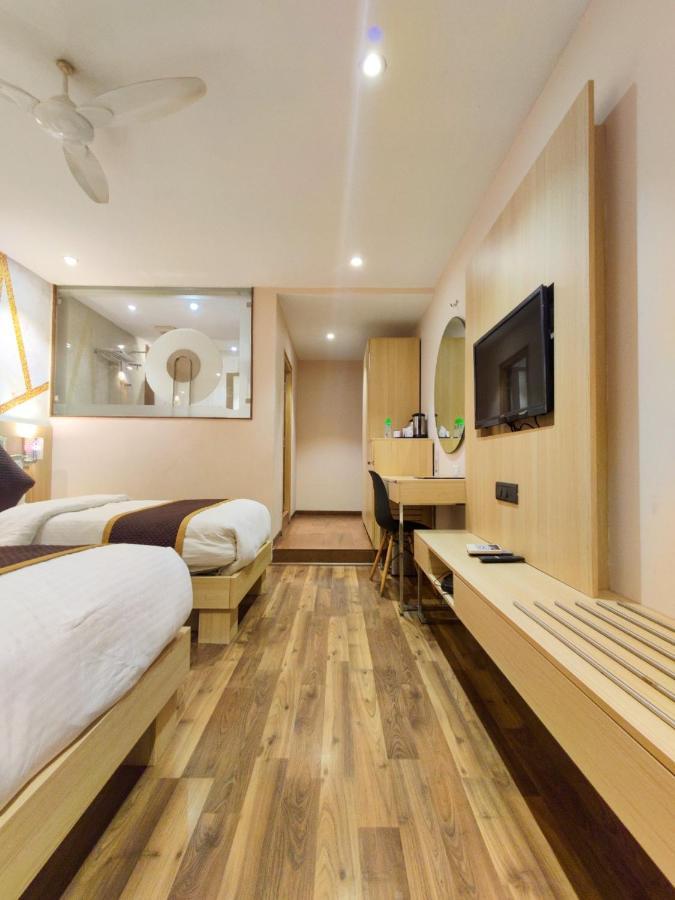 Hotel Sadbhav Villa Surat Esterno foto
