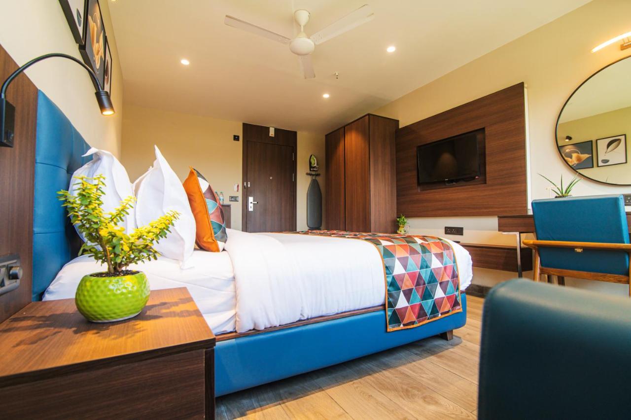 Hotel Sadbhav Villa Surat Esterno foto