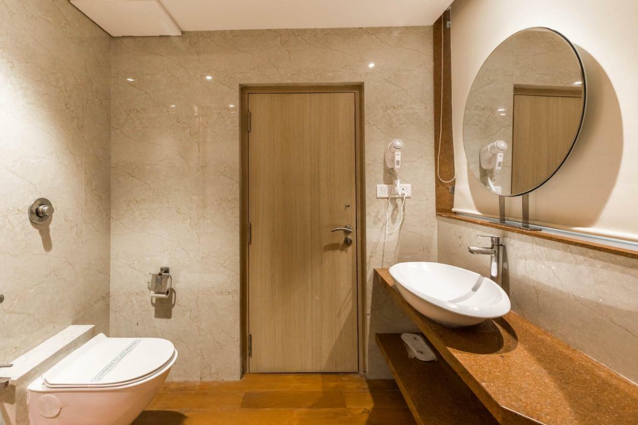 Hotel Sadbhav Villa Surat Esterno foto